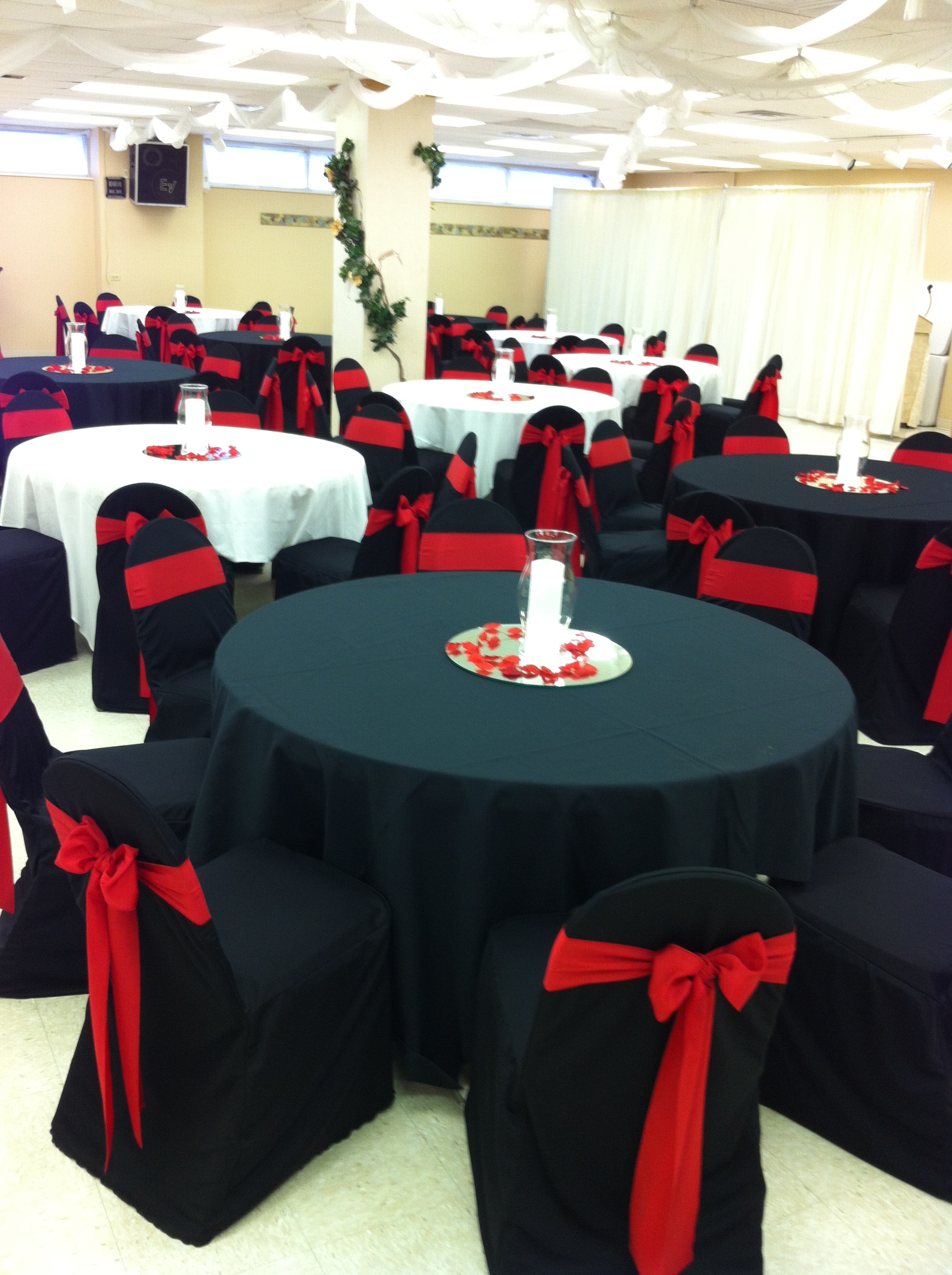 black chairs and linens 070